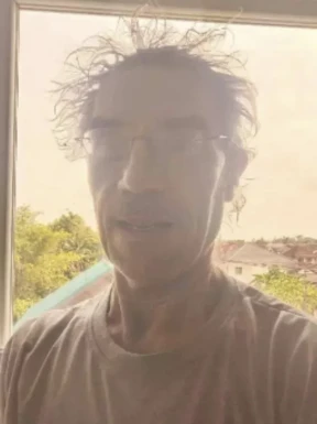 English men looking for love