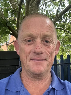 English men looking for love